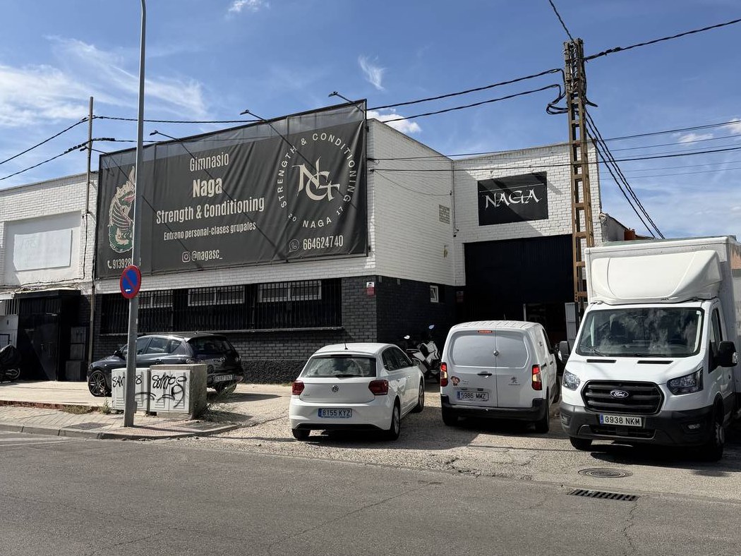 Fachada de Naga en la calle de la Solana, en Torrejón de Ardoz
