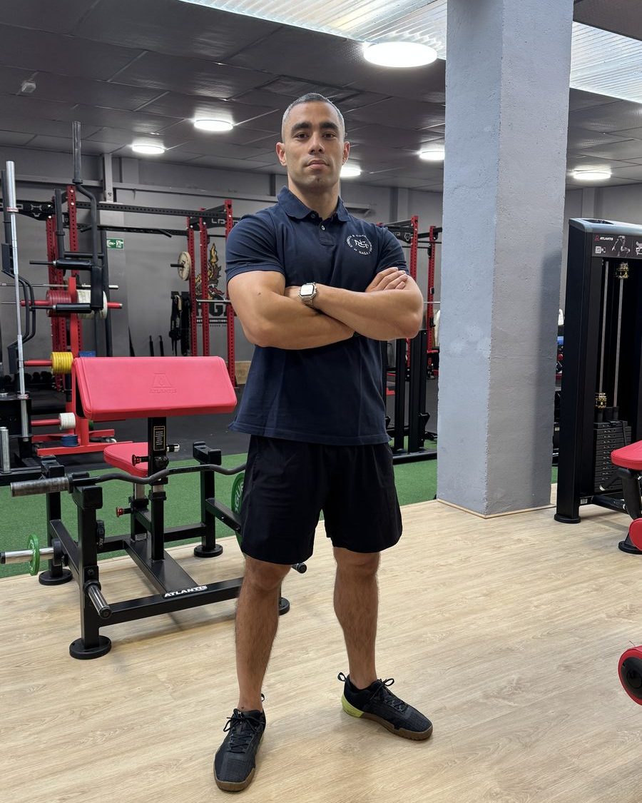 Aarón, fundador de Naga, en la sala de entrenamiento personal