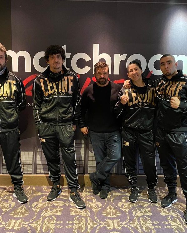 Con el equipo de boxeo en una velada internacional