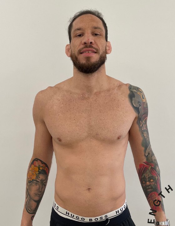 Arturo antes de entrenar en Naga